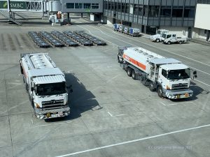 ジェット燃料タンクローリー